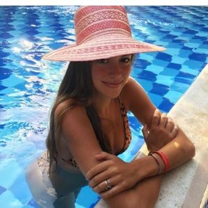 Meet your Posher, Aurora